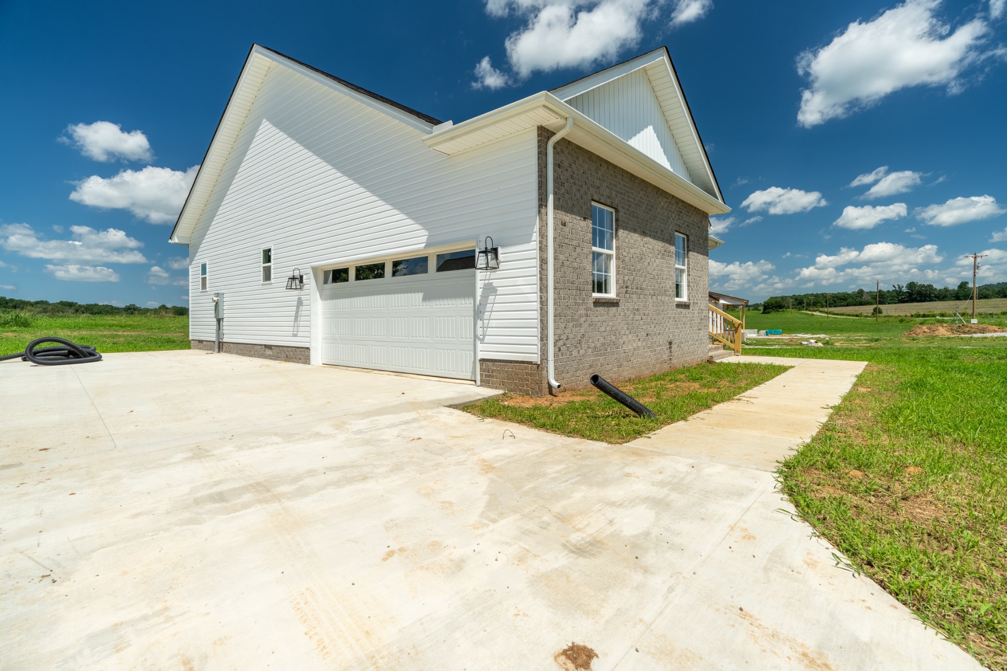 1238 Duck Pond Road Sparta, TN 38583 - Photo 2 of 31 Gallery Image 2