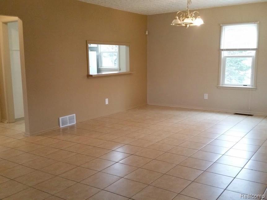 5379 Fenton Road Flint, MI 48507 - Photo 9 of 44 11 Dining Room.jpg