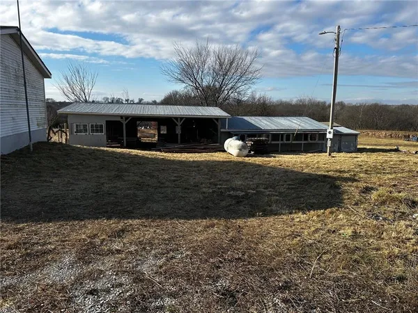 $175,000 | 7135 Northwest Kidder Road, Kidder, MO 64649