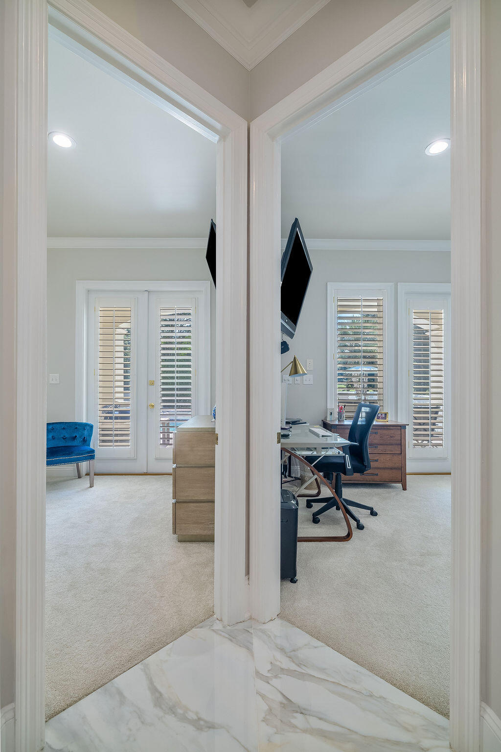 2940 Pine Valley Road Miramar Beach, FL 32550 - Photo 68 of 97 a view of a livingroom with workspace and a couch