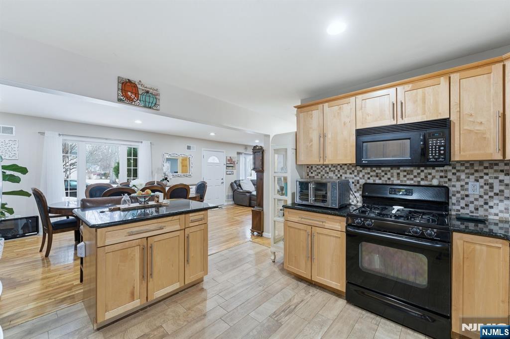 260 Hamilton Road Teaneck, NJ 07666 - Photo 15 of 50