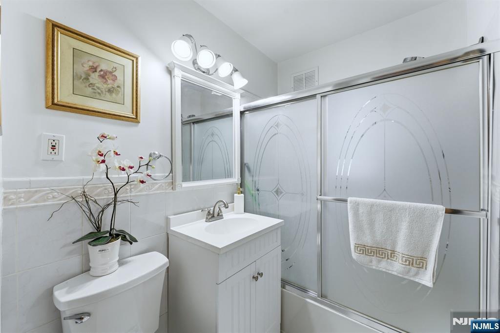 260 Hamilton Road Teaneck, NJ 07666 - Photo 17 of 50