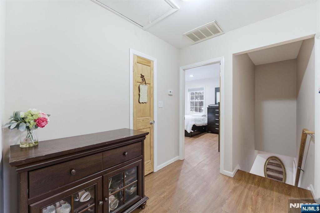 260 Hamilton Road Teaneck, NJ 07666 - Photo 19 of 50