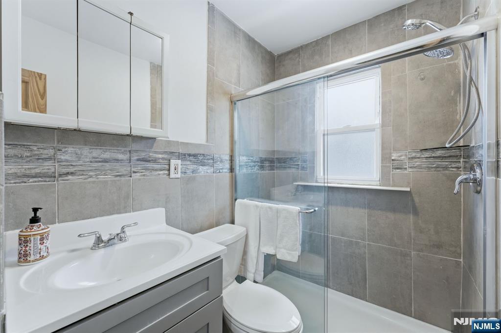 260 Hamilton Road Teaneck, NJ 07666 - Photo 25 of 50