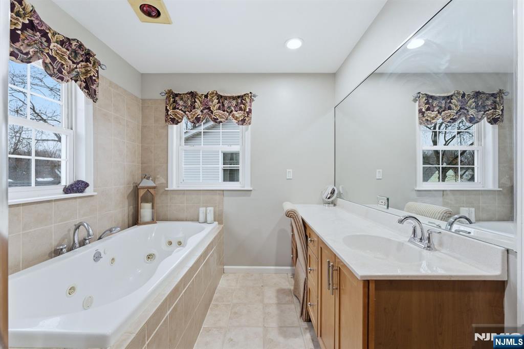 260 Hamilton Road Teaneck, NJ 07666 - Photo 29 of 50