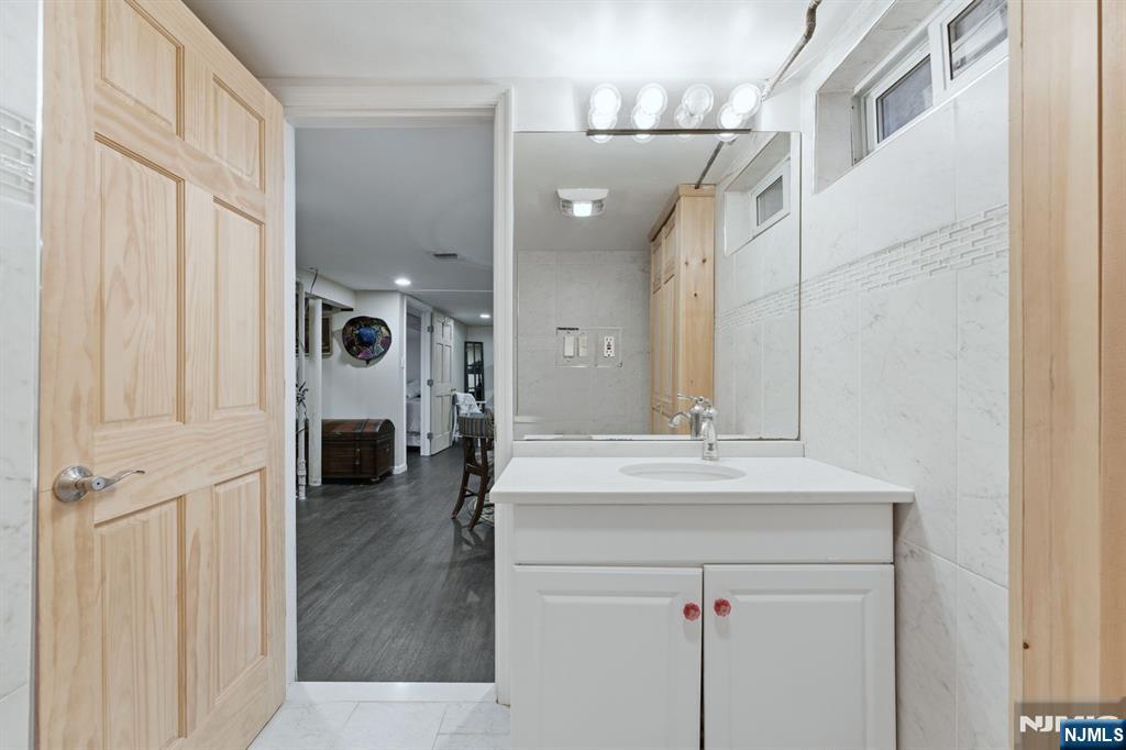 260 Hamilton Road Teaneck, NJ 07666 - Photo 36 of 50