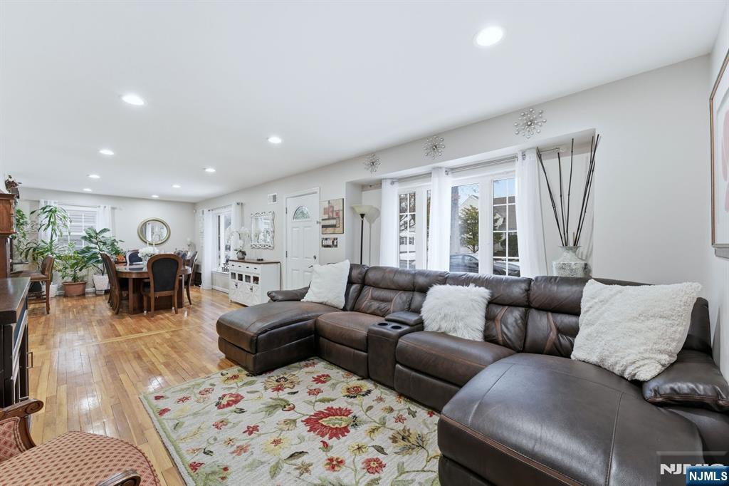 260 Hamilton Road Teaneck, NJ 07666 - Photo 4 of 50