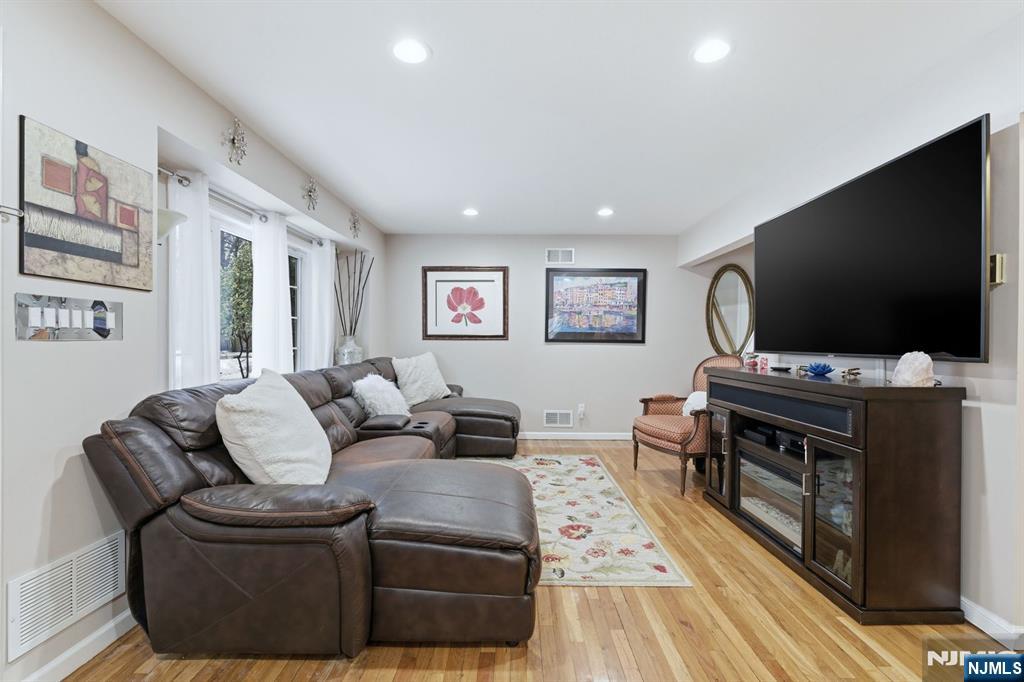 260 Hamilton Road Teaneck, NJ 07666 - Photo 7 of 50