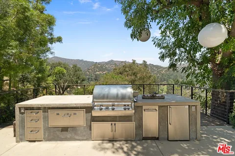 $3,995,000 | 2700 Glendower Avenue, Los Angeles, CA 90027