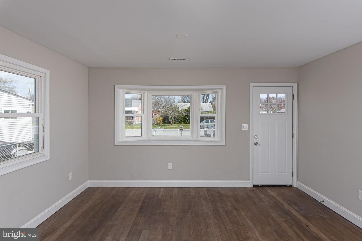 29 Chandelle Road Middle River, MD 21220 - Photo 8 of 23 Living room