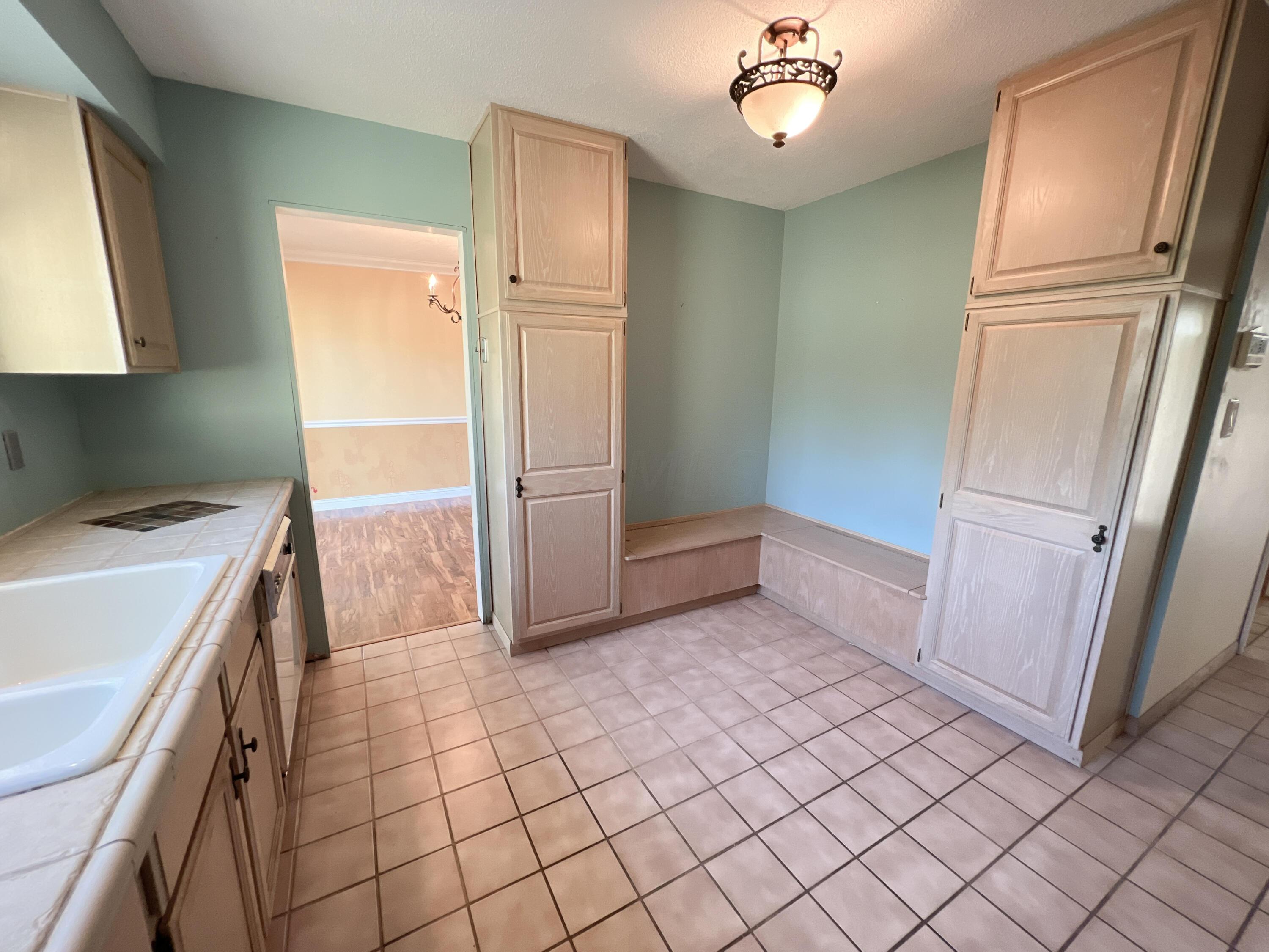 2322 Edmonton Road Columbus, OH 43229 - Photo 12 of 25 Nice Cabinet Space