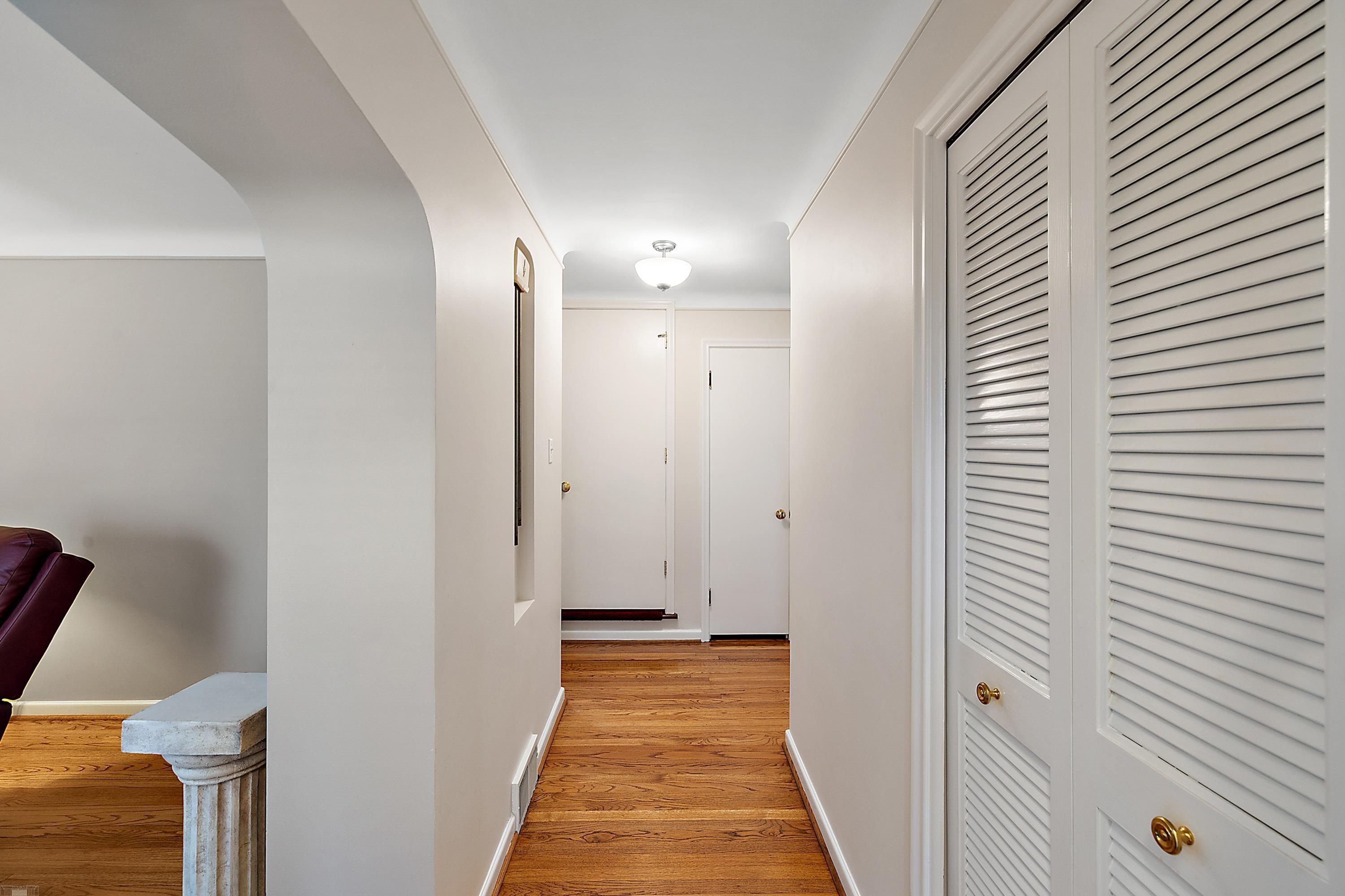 1437 Torrey Road Grosse Pointe Woods, MI 48236 - Photo 8 of 60