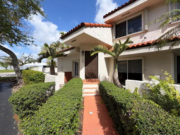 $2,900 | 7522 Southwest 109th Place, Unit 7522, Miami, FL 33173