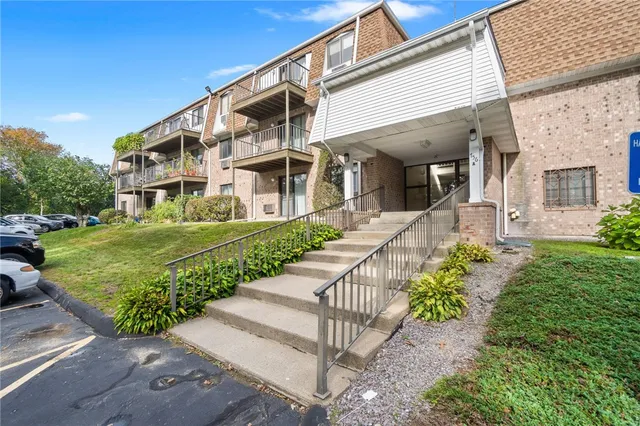 $209,900 | 752 Quaker Lane, Unit A201, Warwick, RI 02818