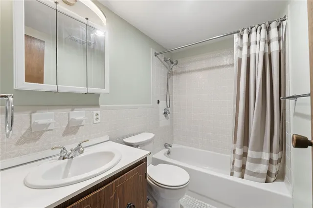 $209,900 | 752 Quaker Lane, Unit A201, Warwick, RI 02818