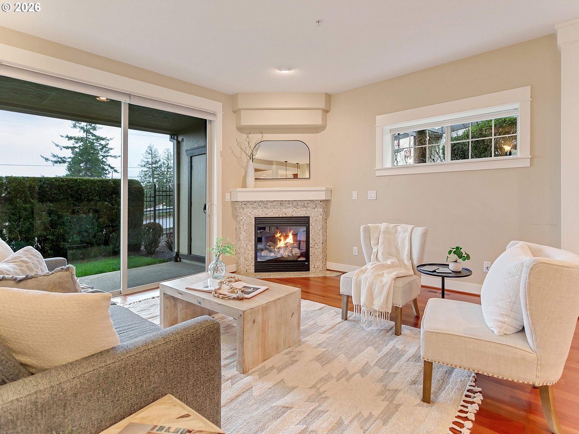 3642 Southwest Baird Street, Unit 5 Portland, OR 97219 - Photo 3 of 43 Living Room