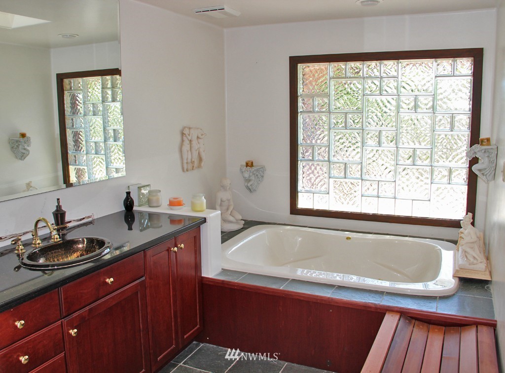 252 Smugglers Cove Road Shaw Island, WA 98286 - Photo 14 of 15 Gallery Image 14