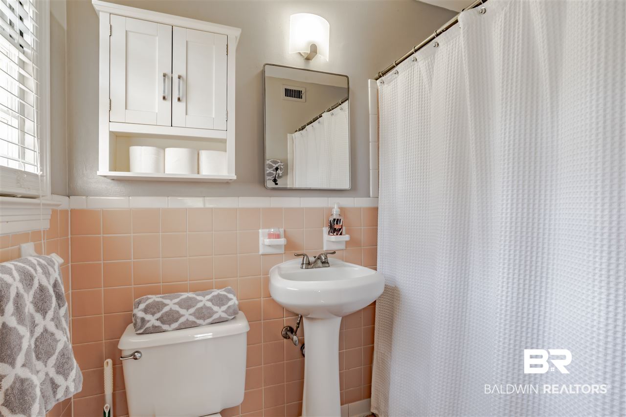 407 Thornton Place Mobile, AL 36609 - Photo 18 of 25