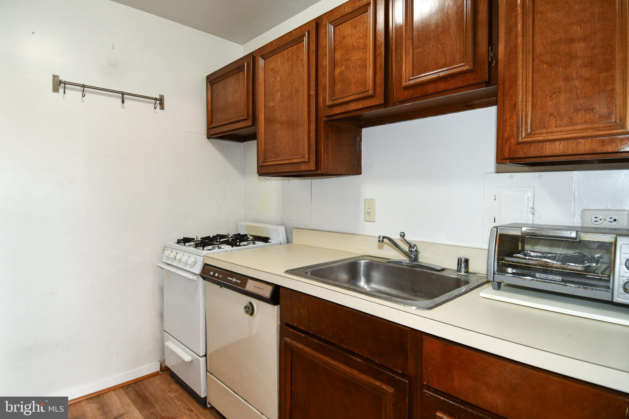 1900 Lyttonsville Road, Unit 1119 Silver Spring, MD 20910 - Photo 14 of 35