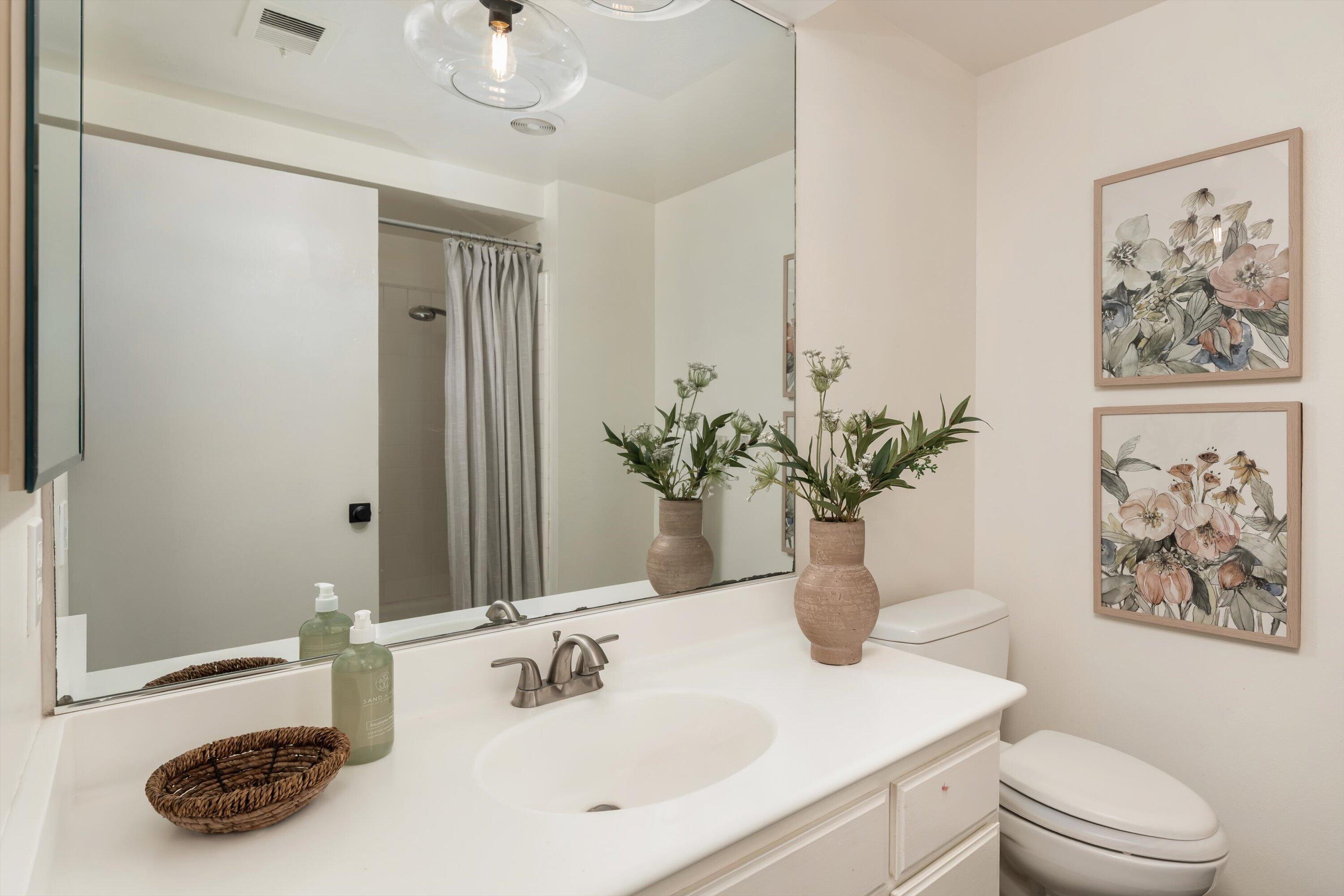 5474 Berkeley Road Santa Barbara, CA 93111 - Photo 17 of 38 Hall Bathroom