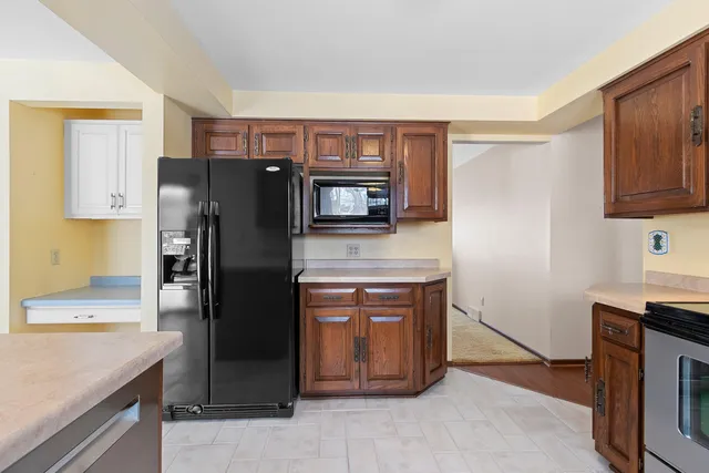 $371,500 | 1444 Hazelwood Drive, Manitowoc, WI 54220