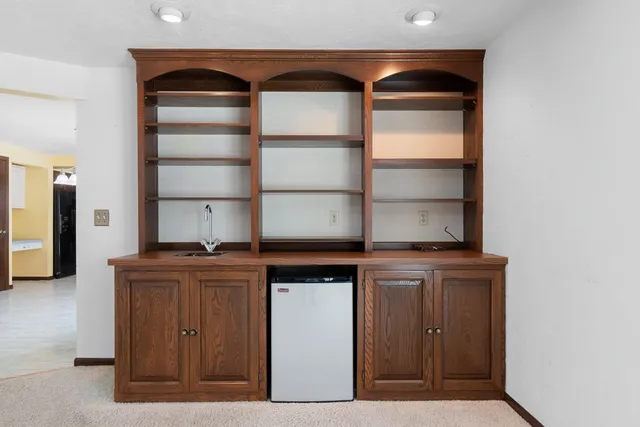 $371,500 | 1444 Hazelwood Drive, Manitowoc, WI 54220