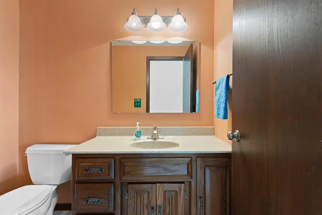 $371,500 | 1444 Hazelwood Drive, Manitowoc, WI 54220