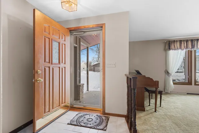 $371,500 | 1444 Hazelwood Drive, Manitowoc, WI 54220