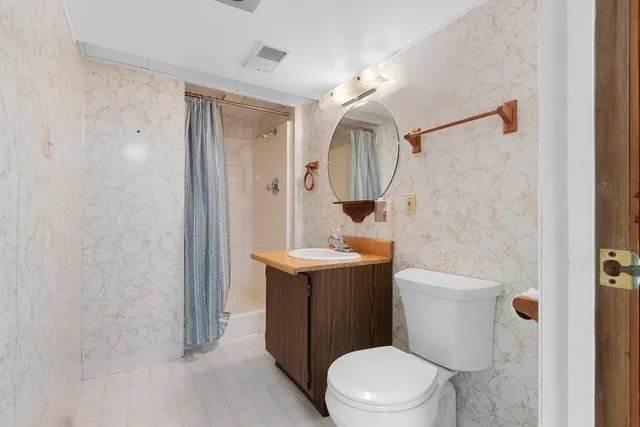 $371,500 | 1444 Hazelwood Drive, Manitowoc, WI 54220