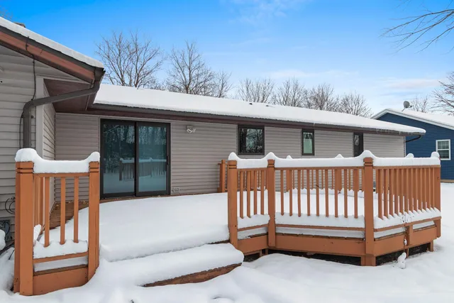 $371,500 | 1444 Hazelwood Drive, Manitowoc, WI 54220