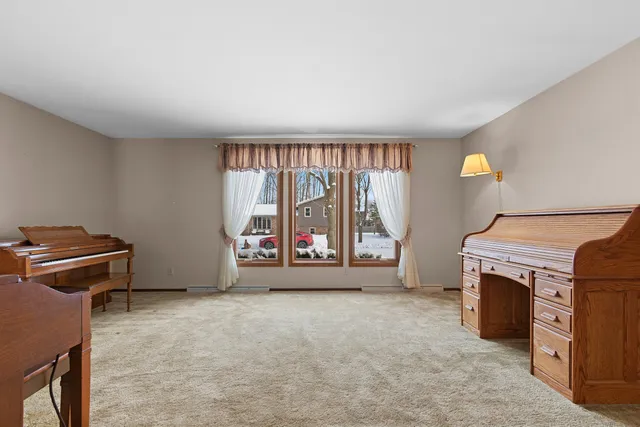 $371,500 | 1444 Hazelwood Drive, Manitowoc, WI 54220