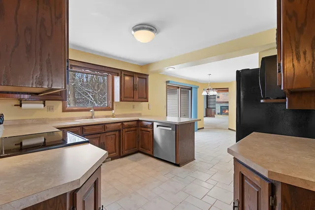 $371,500 | 1444 Hazelwood Drive, Manitowoc, WI 54220