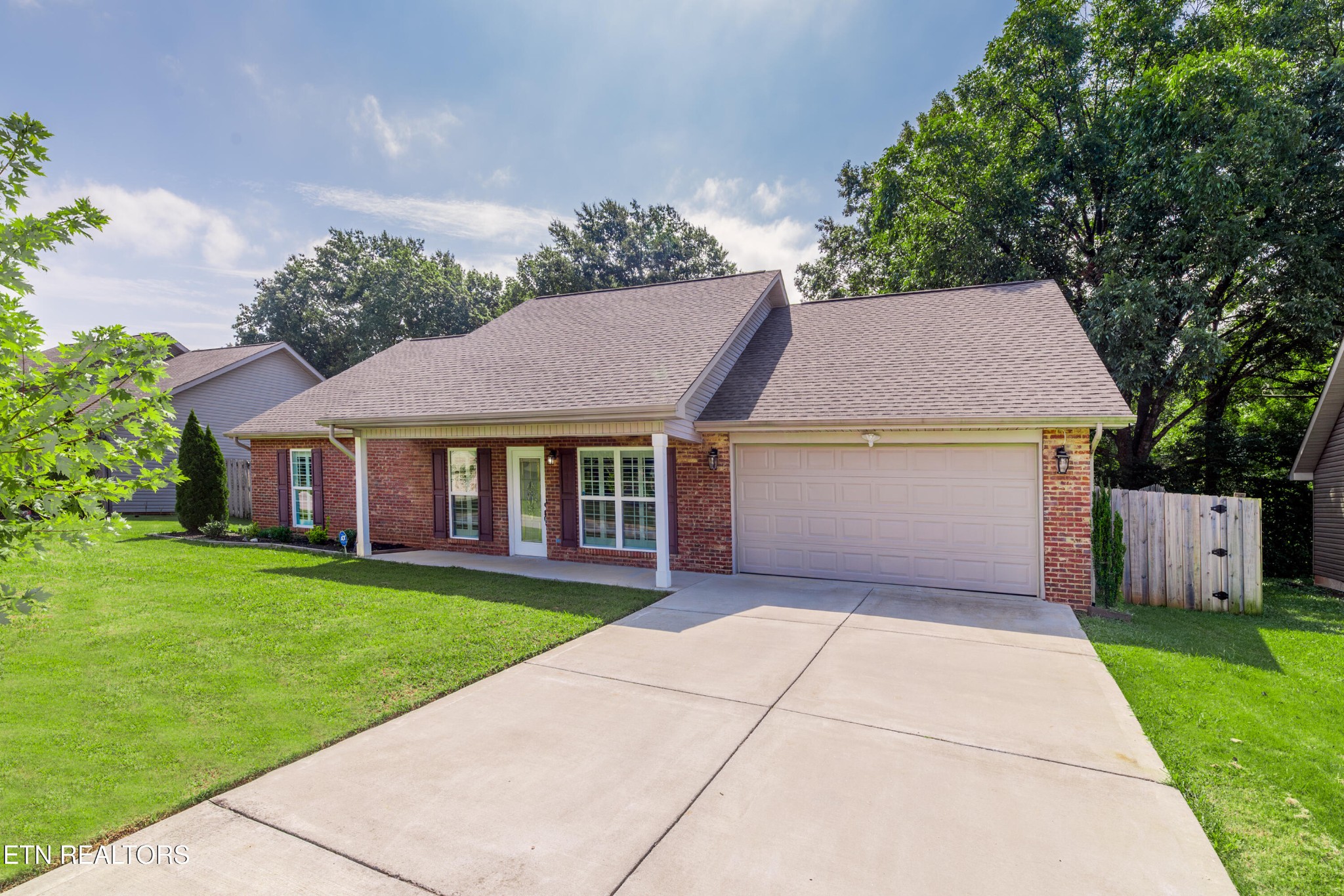 712 Hunter Crest Road Maryville, TN 37803 - Photo 2 of 27 Gallery Image 2
