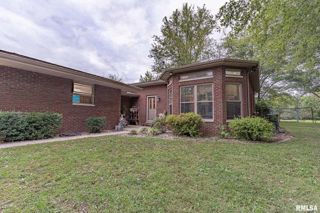 $439,000 | 2022 West Main Street, Salem, IL 62881