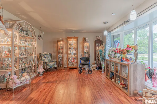 $439,000 | 2022 West Main Street, Salem, IL 62881