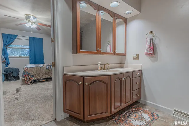 $439,000 | 2022 West Main Street, Salem, IL 62881