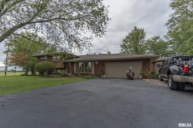 $439,000 | 2022 West Main Street, Salem, IL 62881