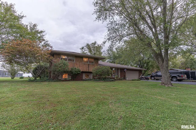 $434,000 | 2022 West Main Street, Salem, IL 62881