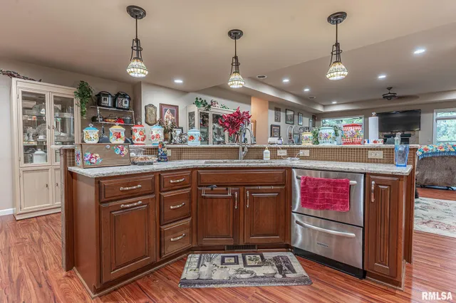 $439,000 | 2022 West Main Street, Salem, IL 62881