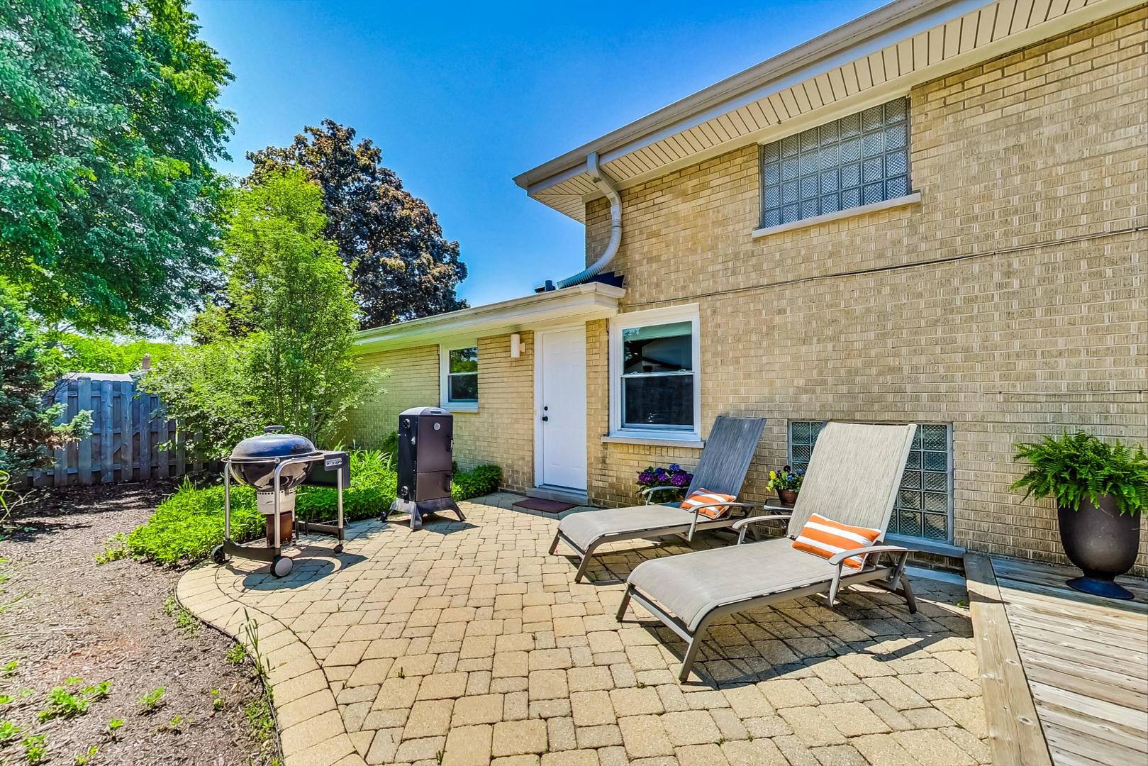 1340 Pendleton Lane Glenview, IL 60025 - Photo 13 of 39 a view of a patio with a table and chairs in patio