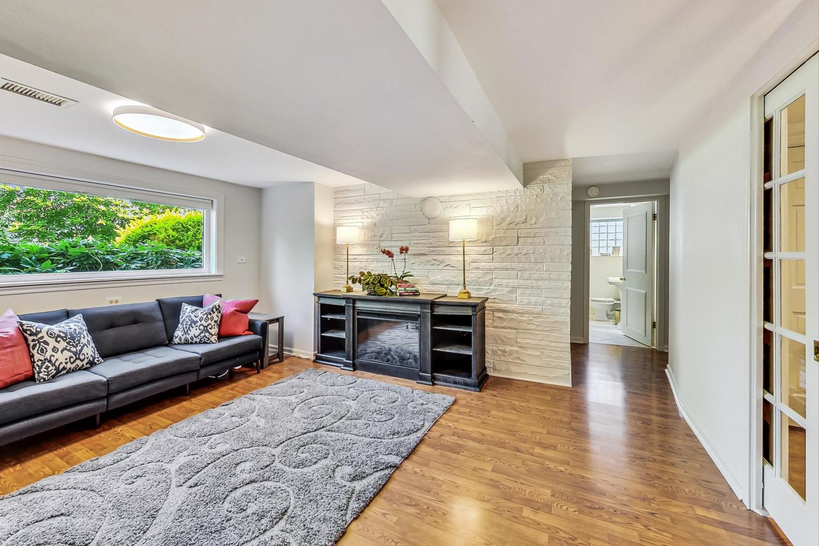 1340 Pendleton Lane Glenview, IL 60025 - Photo 26 of 39 a living room with furniture and a kitchen