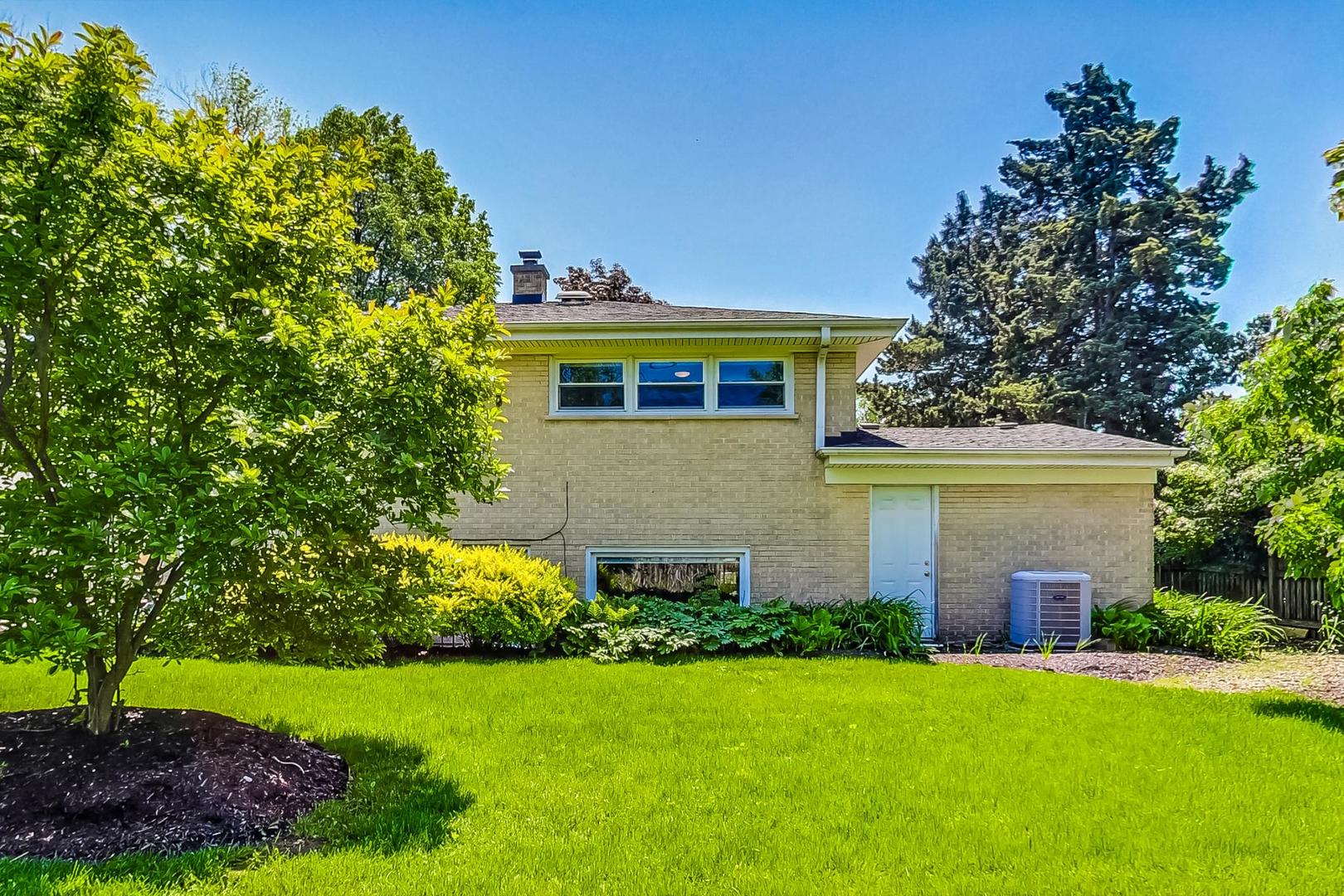 1340 Pendleton Lane Glenview, IL 60025 - Photo 34 of 39 a front view of house with yard and green space