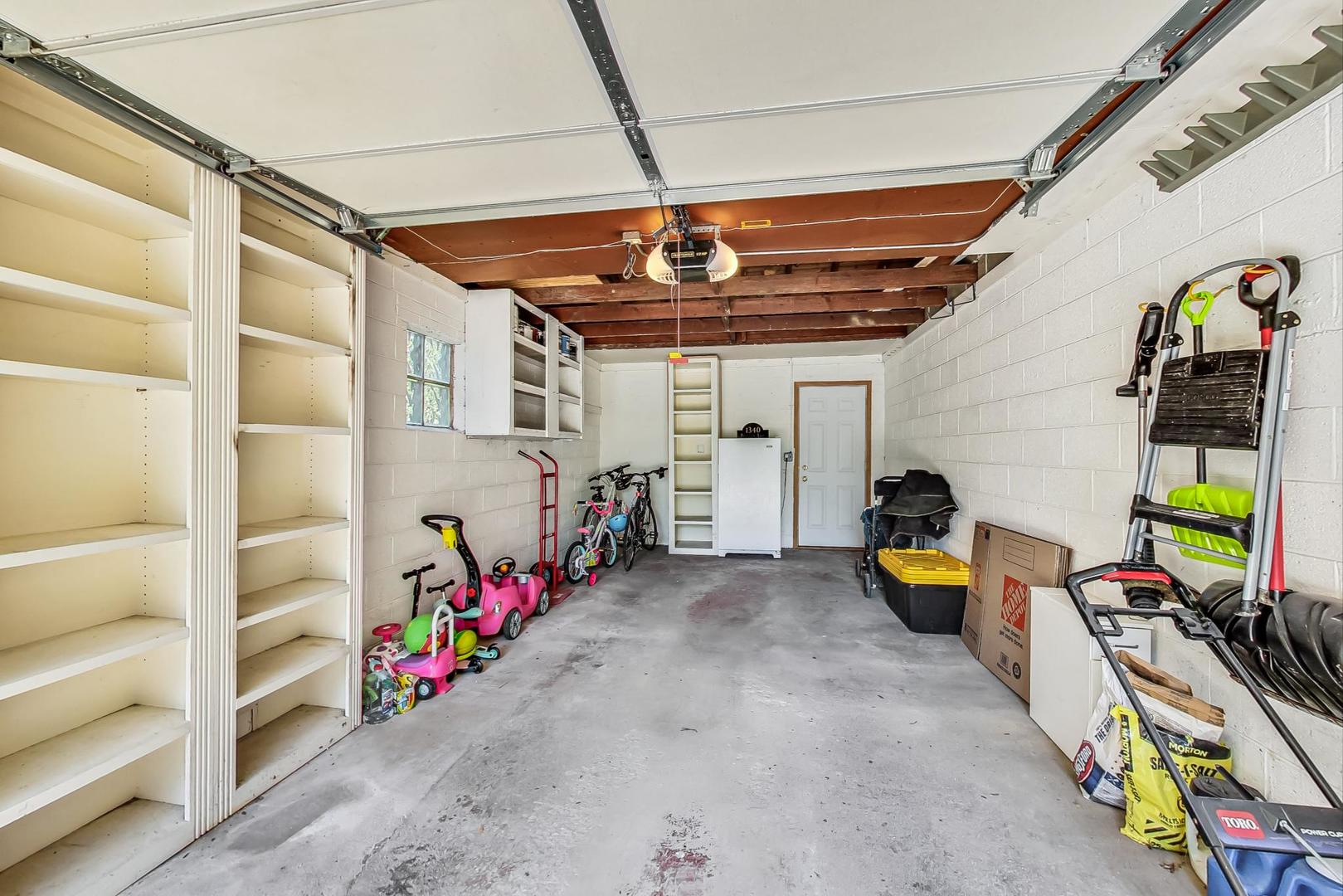 1340 Pendleton Lane Glenview, IL 60025 - Photo 37 of 39 an outdoor space with patio