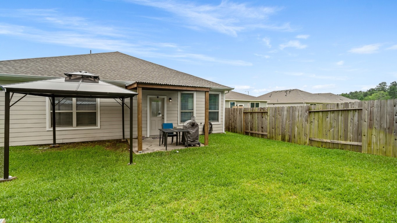 14449 Sunny Bend Way Conroe, TX 77303 - Photo 30 of 34 a view of a house with a yard and sitting area
