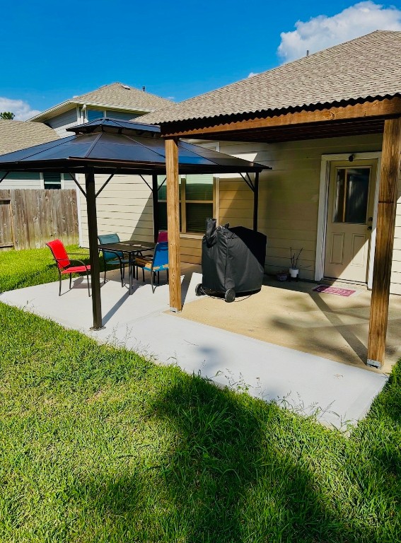14449 Sunny Bend Way Conroe, TX 77303 - Photo 34 of 34 a view of a house with backyard and sitting area