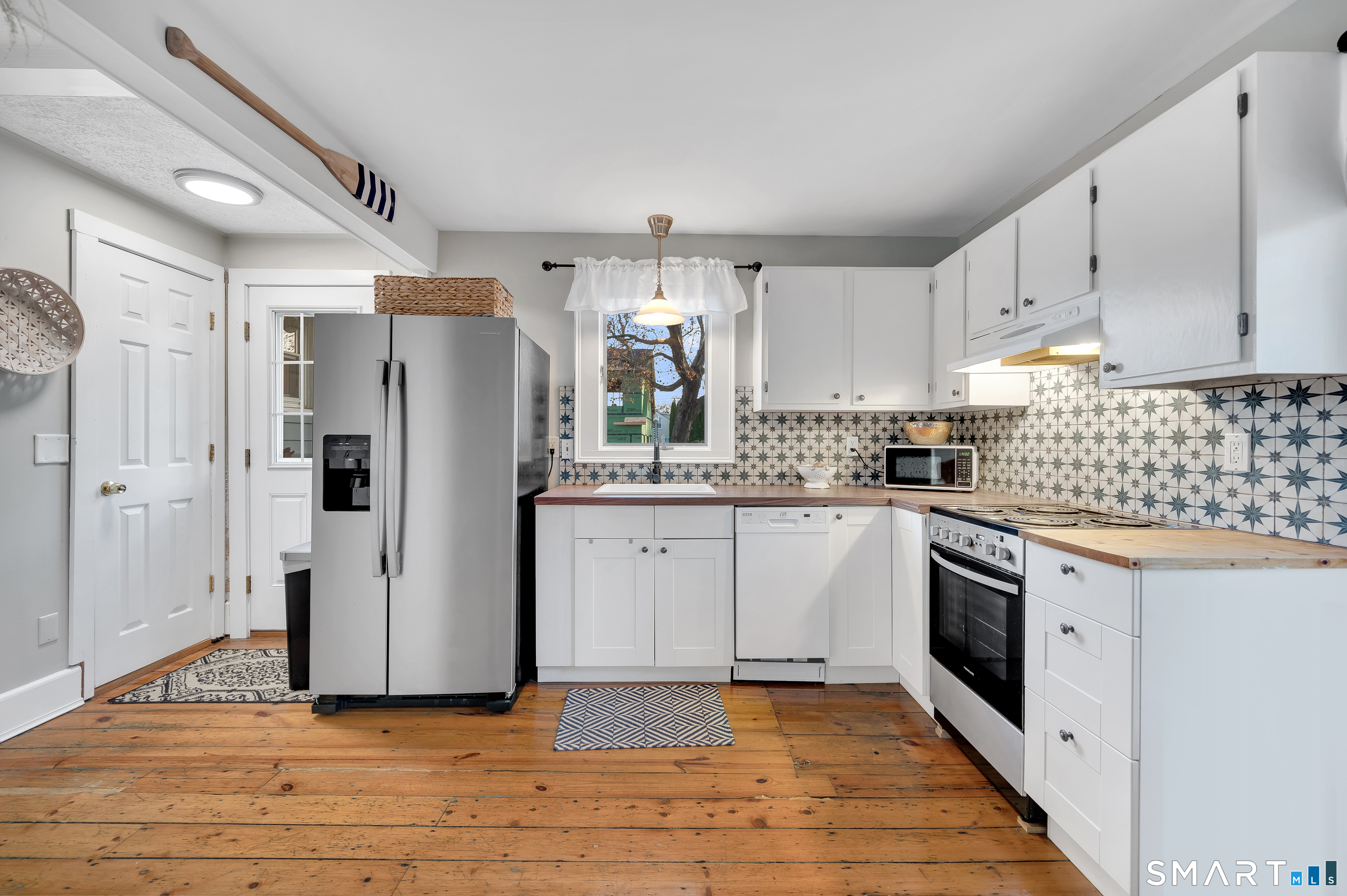 109 Salt Island Road Westbrook, CT 06498 - Photo 3 of 17 Front Unit Kitchen
