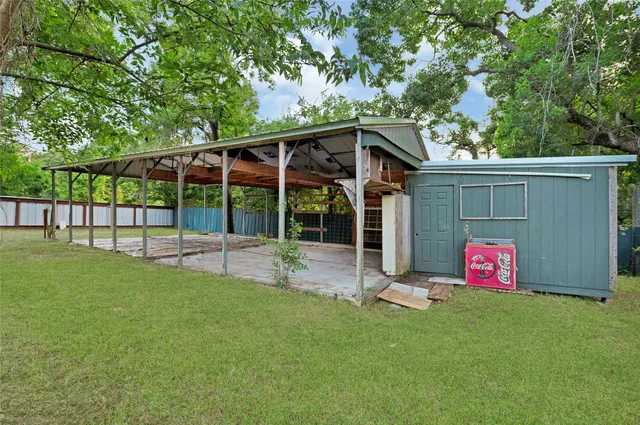 $2,500 | 1930 Ave P, Huntsville, TX 77340