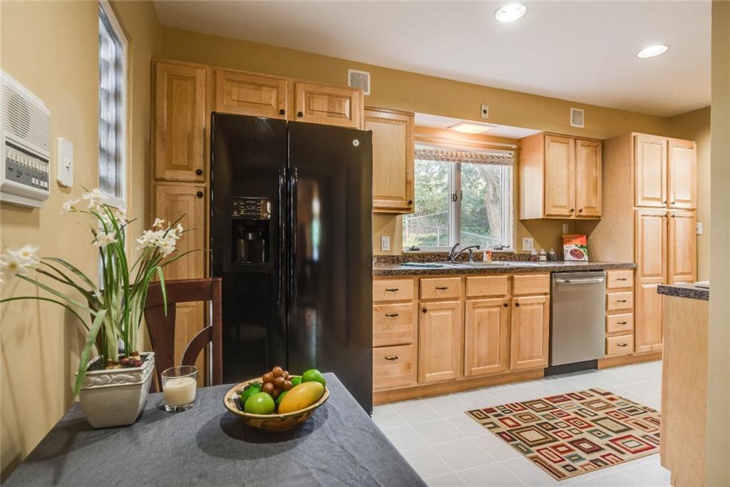 2413 Marbury Road Pittsburgh, PA 15221 - Photo 11 of 22 Gallery Image 11