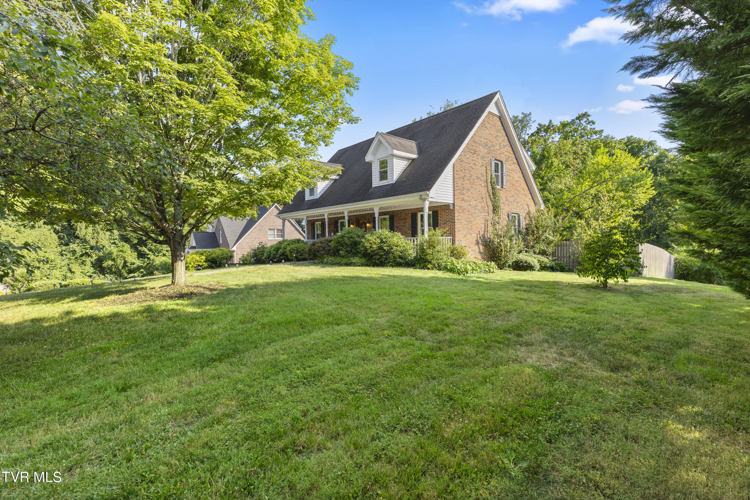 3329 Redstone Road Johnson City, TN 37604 - Photo 3 of 72 128A9273