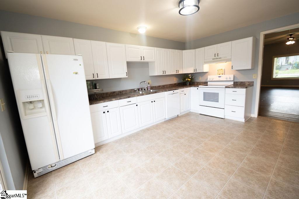 112 Garrison Street Easley, SC 29640 - Photo 7 of 26